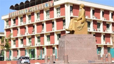 3 آلاف طالب ينهون التسجيل الأكاديمي للالتحاق ببرامج التعليم المدمج بجامعة سوهاج