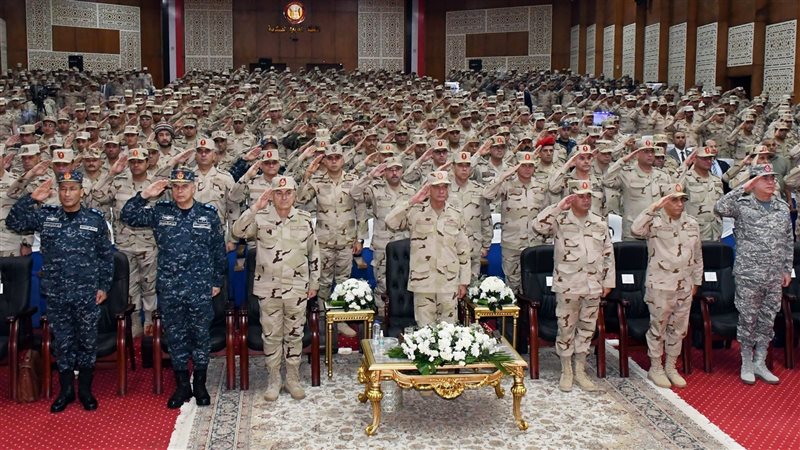 وزير الدفاع يشهد