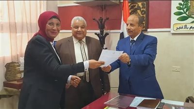 وكيل تعليم الأقصر يسلم أوامر التكليف للمديرين الجدد
