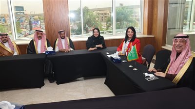 نائب وزير السياحة تبحث الدمج بين برامج العمرة وزيارة مصر