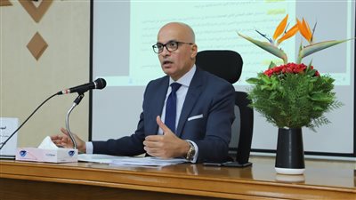 رئيس جامعة عين شمس يترأس الجلسة الأولى لمجلس شئون التعليم والطلاب