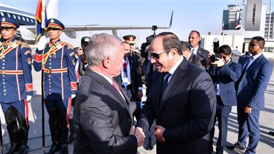 مراسم استقبال رسمية للسيسي بعمان.. الرئيس والملك يصافحان حرس الشرف