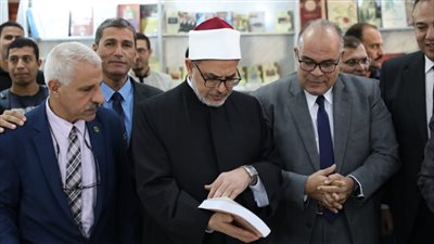 رئيس جامعة الأزهر يفتتح معرض الكتاب بقطاع الدراسة بالتعاون بتخفيضات كبيرة 