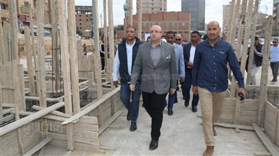 محافظ بني سويف يتفقد سير الأعمال بمشروع تطوير ورفع كفاءة سوق الدهشوري 