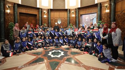 ادخروها من مصروفهم اليومي، شيخ الأزهر يلتقي بمجموعة تلاميذ تبرعوا لأطفال غزة (صور)