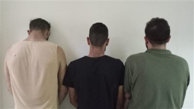 التحقيق مع 3 أشخاص ضبط بحوزتهم حشيش وسلاح أبيض في النزهة