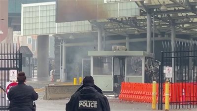 مصرع شخصين في انفجار سيارة عند جسر يربط أمريكا بكندا