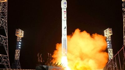 علماء روس وصلوا بيونج يانج لتشغيل القمر الصناعي