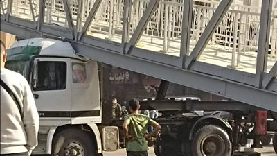 سقوط كوبري مشاة في المهندسين (صور)