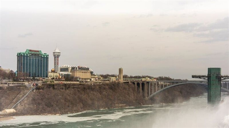 تعلق العمل بمطار
