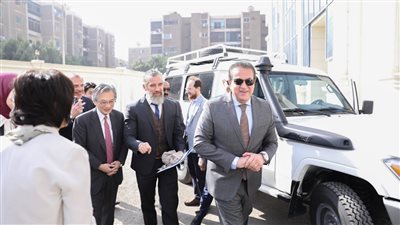 وزير الصحة يشهد استلام سيارات نقل اللقاحات المبردة المقدمة من اليابان (صور)