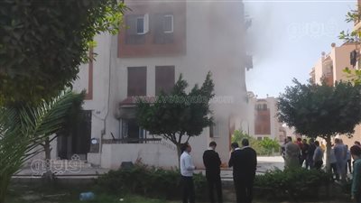نشوب حريق في عقار بالتجمع الثالث 