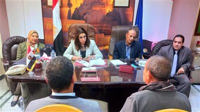 نائب محافظ البحيرة تلتقي بـ21 مواطنا بمدينة الدلنجات (صور)