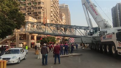 لحظة رفع كوبري أحمد عرابي بعد سقوطه (فيديو وصور) 