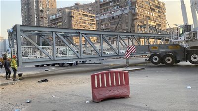 عامل بأحد المحال التجارية بعد سقوط كوبري مشاة في شارع بالمهندسين: حالنا وقف