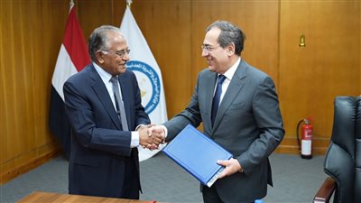 وزير البترول يستقبل وفدًا من شركة تي سي أي سنمار الهندية للكيماويات