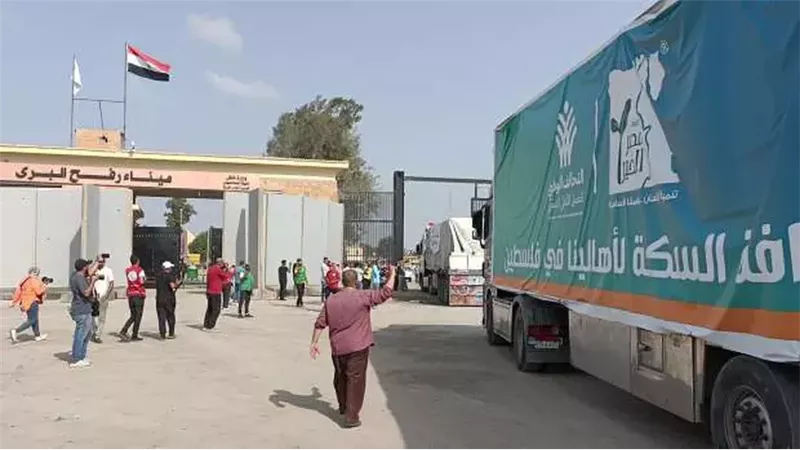 قافلة محملة بالمساعدات