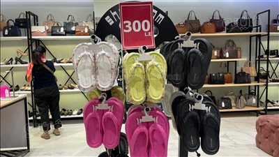 عروض الجمعة البيضاء، الشبشب بـ 300 جنيه (صور)