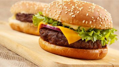 طريقة عمل البرجر، في خطوات بسيطة وأحلى من الجاهز