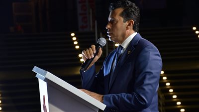 وزير الرياضة يطمئن على حالة لاعب منتخب مصر للدراجات إثر إصابته بالوجه