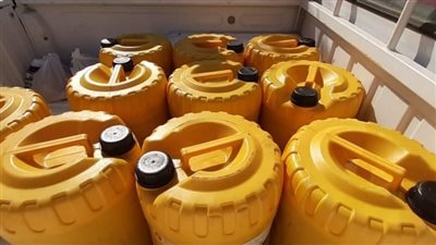 ضبط ربع طن زيت سيارات بدون فواتير في محافظة الأقصر 