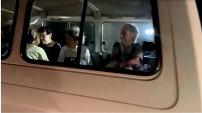 سفيرة الاحتلال بروسيا تطلب المساعدة في إعادة الرهائن لدى حماس