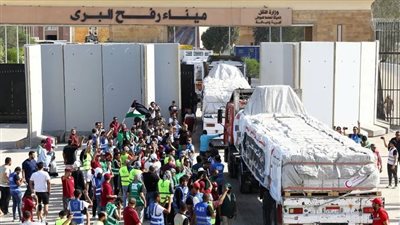 الهيئة العامة للاستعلامات تكشف حجم ما وصل إلى غزة من مساعدات إنسانية أول أيام الهدنة