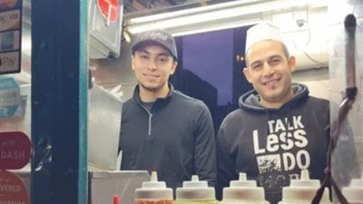  البائع المصري الذي أهانه مستشار أوباما يتحدث لأول مرة، ماذا قال؟