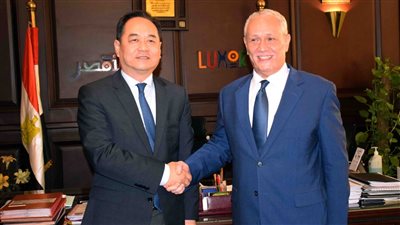 محافظ الأقصر يبحث التعاون مع رئيس جمعية الشعب للصداقة الصينية 