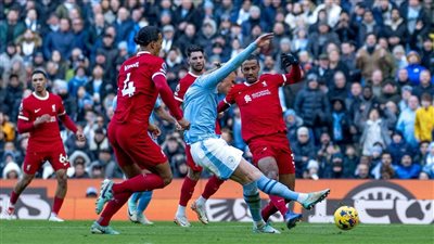 مانشستر سيتي يتقدم على ليفربول بهدف هالاند في الشوط الأول