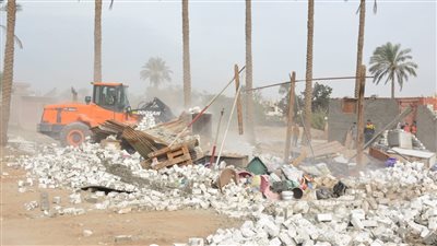 حملة مكبرة لإزالة التعديات على الأراضي الزراعية في قنا 