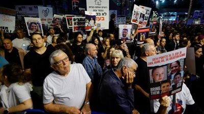 تزامنا مع جهود مصر لإتمام صفقة الرهائن، مظاهرات في تل أبيب ضد سياسة حكومة الاحتلال