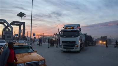 61 شاحنة تحمل إمدادات طبية وغذاء وماء أفرغت حمولتها بشمال غزة