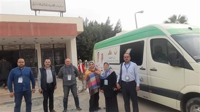 الكشف على 1075 مواطنا خلال قافلة طبية بالعبور 