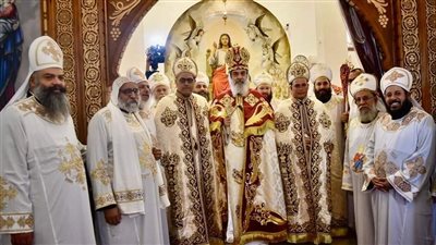 الأنبا مقار يرسم قِسَّين وقمصا بإيبارشية الشرقية