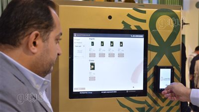 ماكينة صراف آلي للذهب ونظارة شمسية سمارت، أغرب معروضات نيبو اليوم 