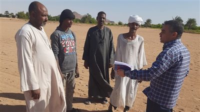 بحوث الصحراء ينظم قوافل إرشادية لمزارعي قرى الخريجين في توشكى