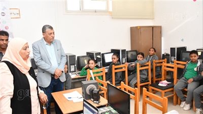 نائبة محافظ أسوان تتفقد فعاليات المنصة التعليمية الإلكترونية (صور)