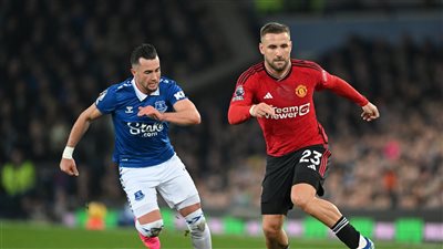 الدوري الإنجليزي، مانشستر يونايتد يتأخر أمام إيفرتون بهدف في الشوط الأول