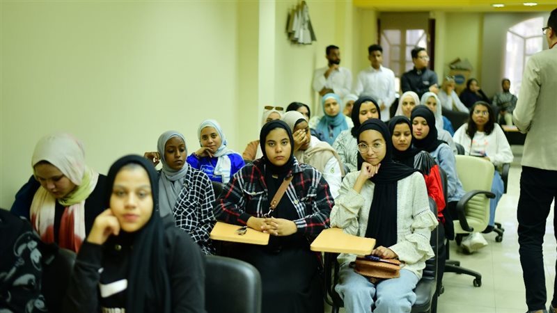 جانب من زيارة الطلاب