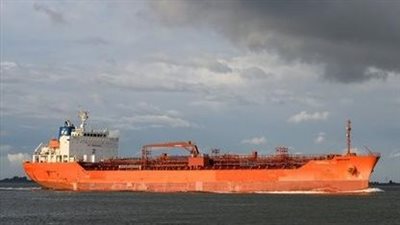  رغم سيطرة مسلحين عليها، سفينة حربية أمريكية تنقذ ناقلة إسرائيلية في البحر الأحمر