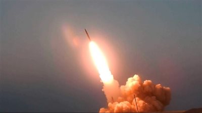 فوكس نيوز: الحوثيون أطلقوا صاروخين باليستيين تجاه مدمرة أمريكية