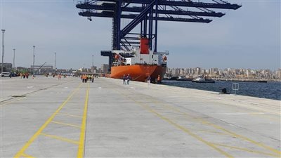 استمرار حركة الملاحة وتداول البضائع بميناء الإسكندرية رغم التقلبات الجوية 