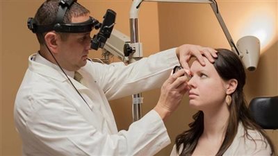 مخاطر ومضاعفات عملية الليزك، وهذه شروط إجرائها