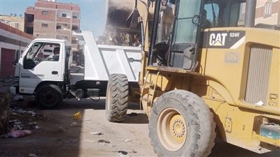 الوحدات المحلية تكثف أعمال النظافة العامة بشوارع الإسماعيلية (صور) 