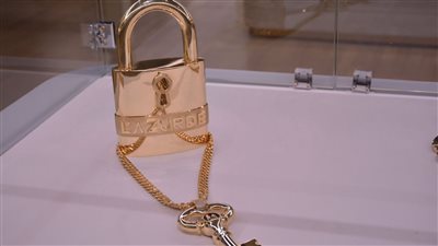 منبه وقفل من الذهب الخالص، نرصد أغرب معروضات 