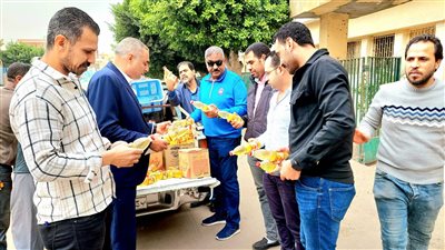 ضبط منفذ بيع مواد غذائية يعرض سلعًا ناقصة الوزن ومنتهية الصلاحية بدمنهور