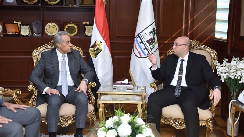 وزير العمل ومحافظ