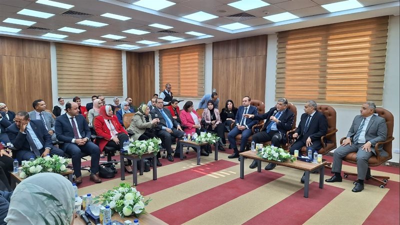 وفد صحة النواب يزور
