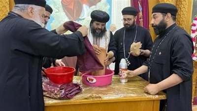 الأنبا إيلاريون يطيب رفات الشهيد أبو سيفين بإيبارشية البحر الأحمر